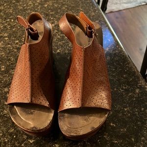 Pierre Dumas brown wedges